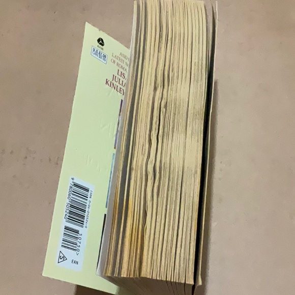 3/$5📚Where’s My Hero by Lisa Kleypas and 2 Authors - Picture 4 of 6